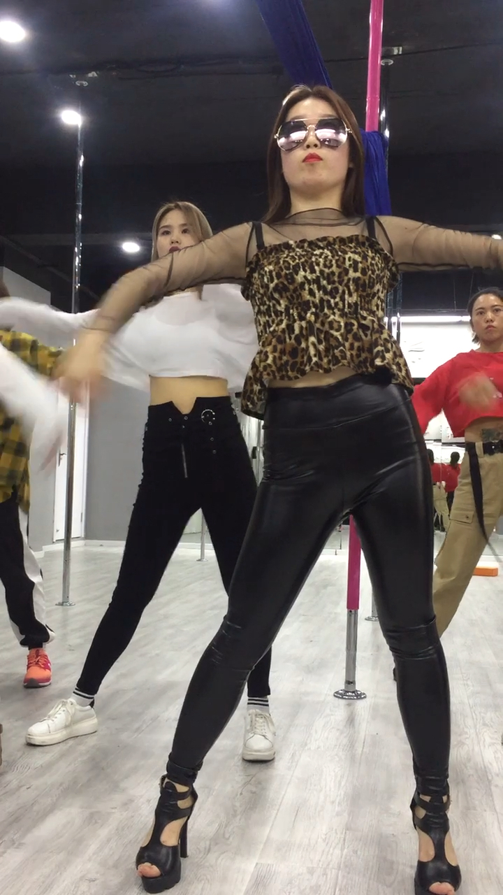 ds酒吧领舞姗姗3-手臂基本功