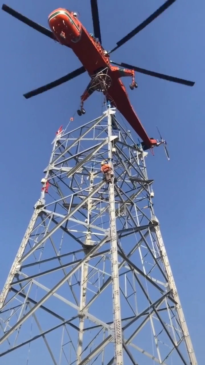 致敬改革开放40周年#吊装直升机!