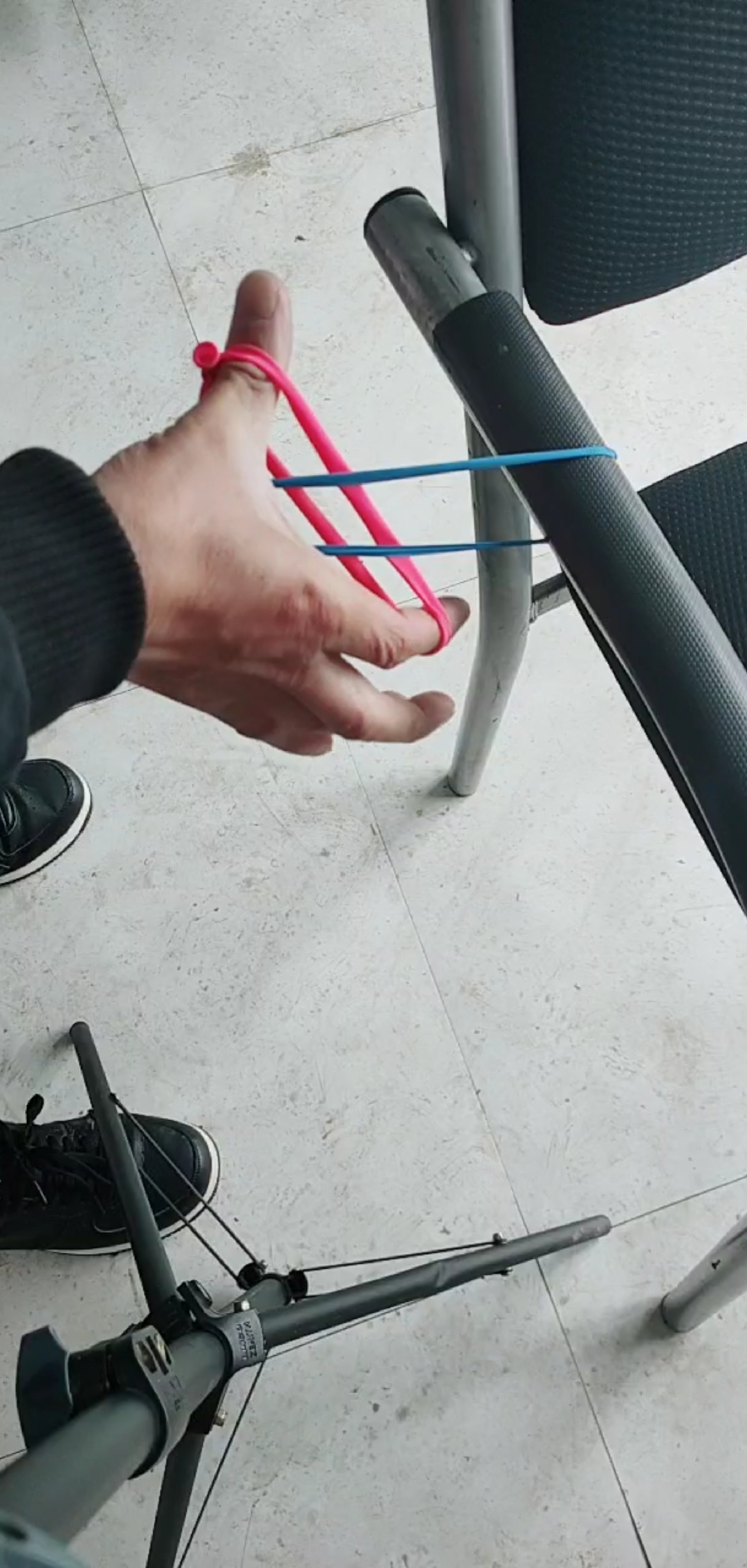 魔术表演#橡皮筋穿越震撼魔术 曾迷惑了多少观众的眼睛