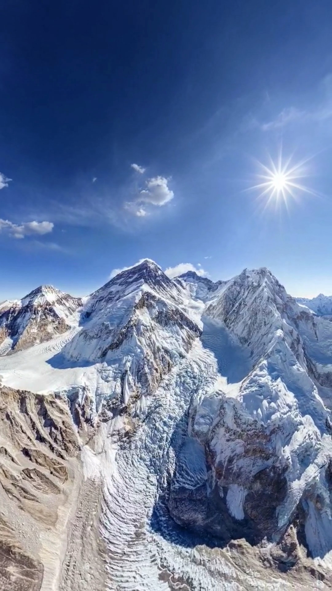 雄伟且神秘的珠峰,我感觉像这样的凡夫俗子登顶就能成仙.
