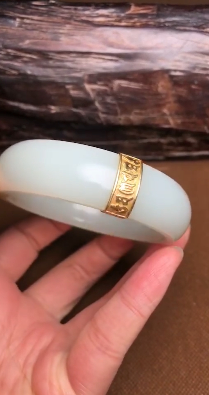 国货也很潮#和田籽料 国检证书金包玉手镯 刷到的朋友 双击加关注