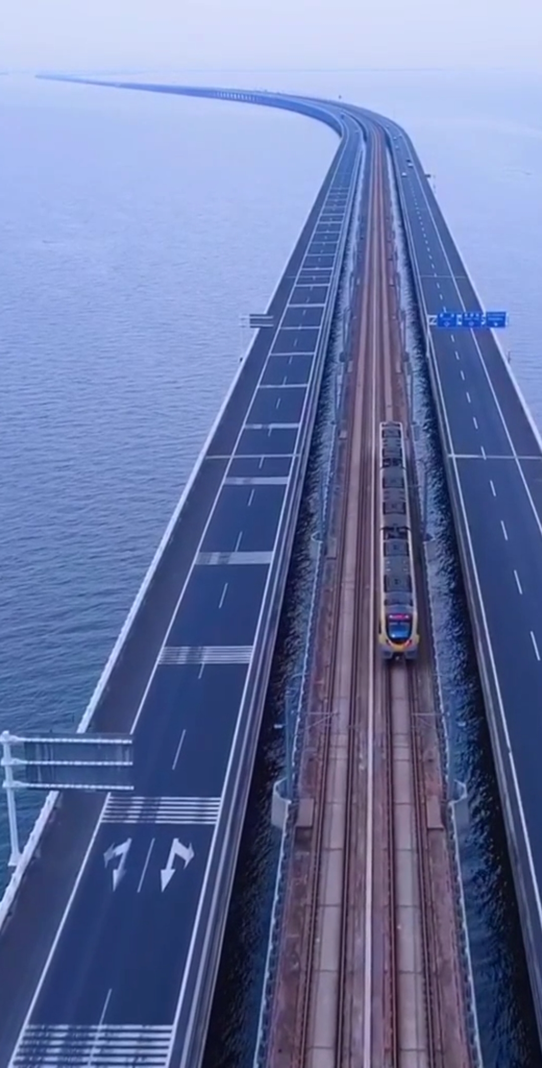 南京惊现"水上列车",这个地方要火了!-度小视