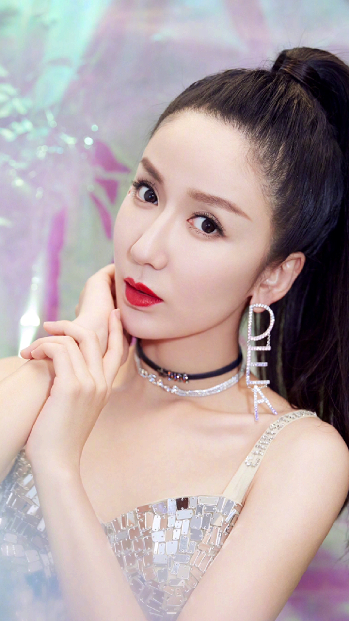 胡一菲还是一如既往的霸气啊!身材也是真的好!