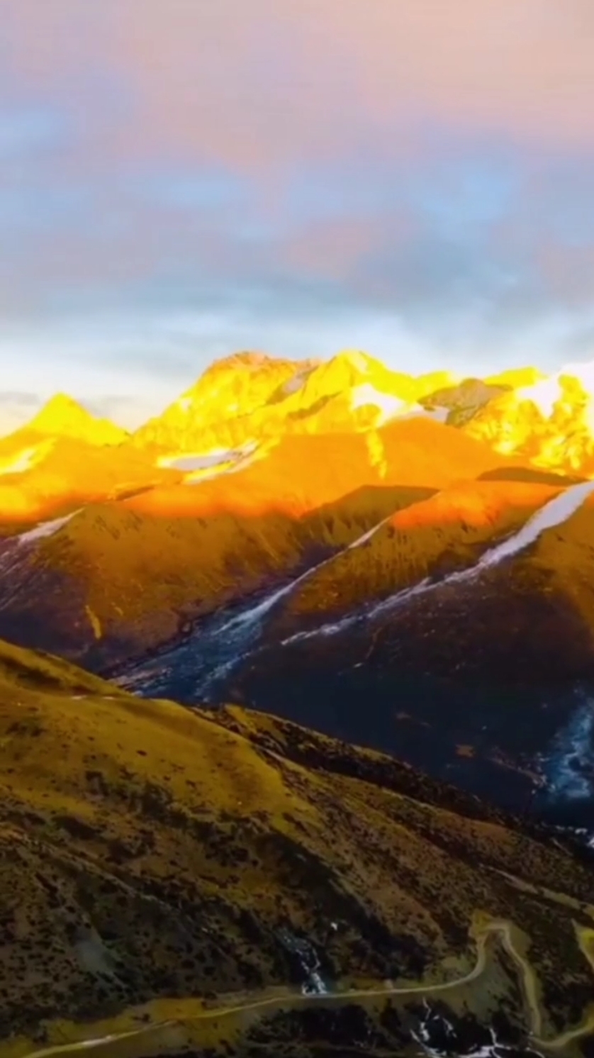 热门景点#金山日出,名副其实的金山,金碧辉煌
