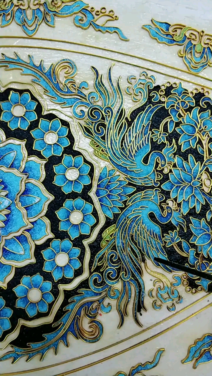 掐丝珐琅工艺画点蓝中