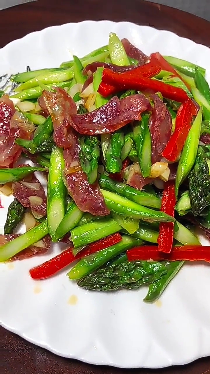 家常菜芦笋炒腊肠下集