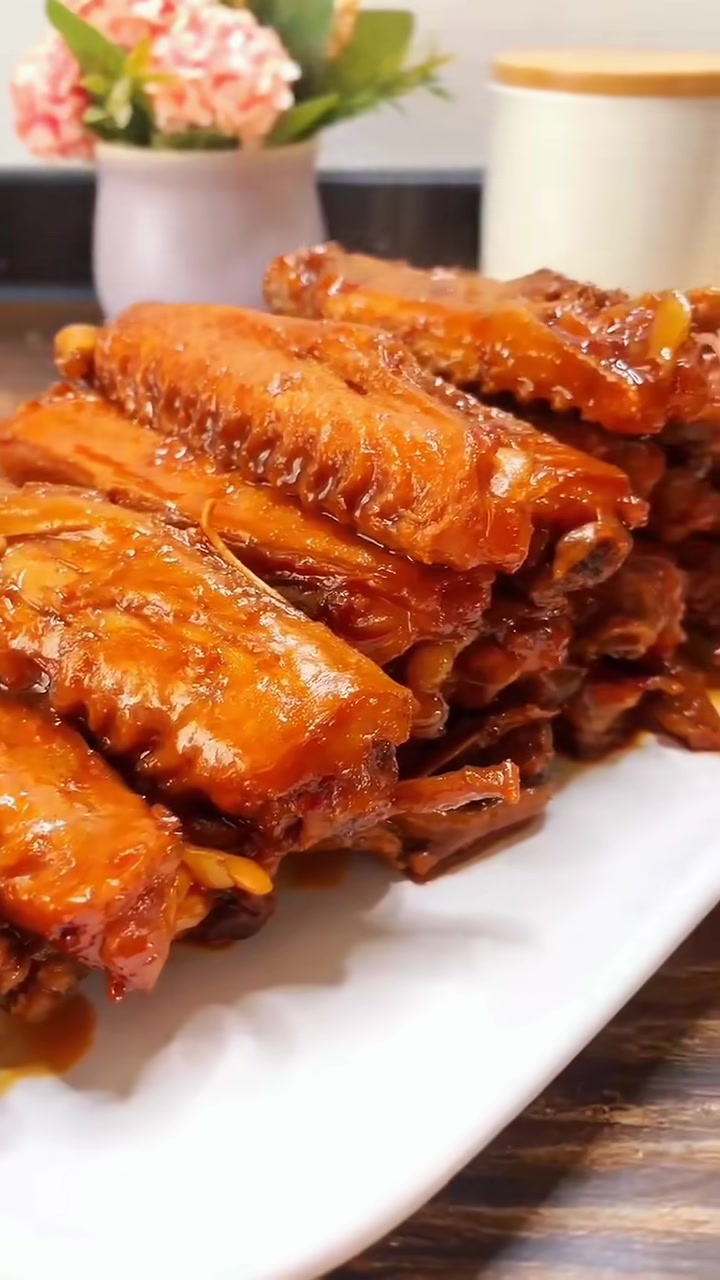 01酱香甜辣鸭翅,这鸭翅太解馋了,好吃到嗦手指,一起来尝尝吧-度小视