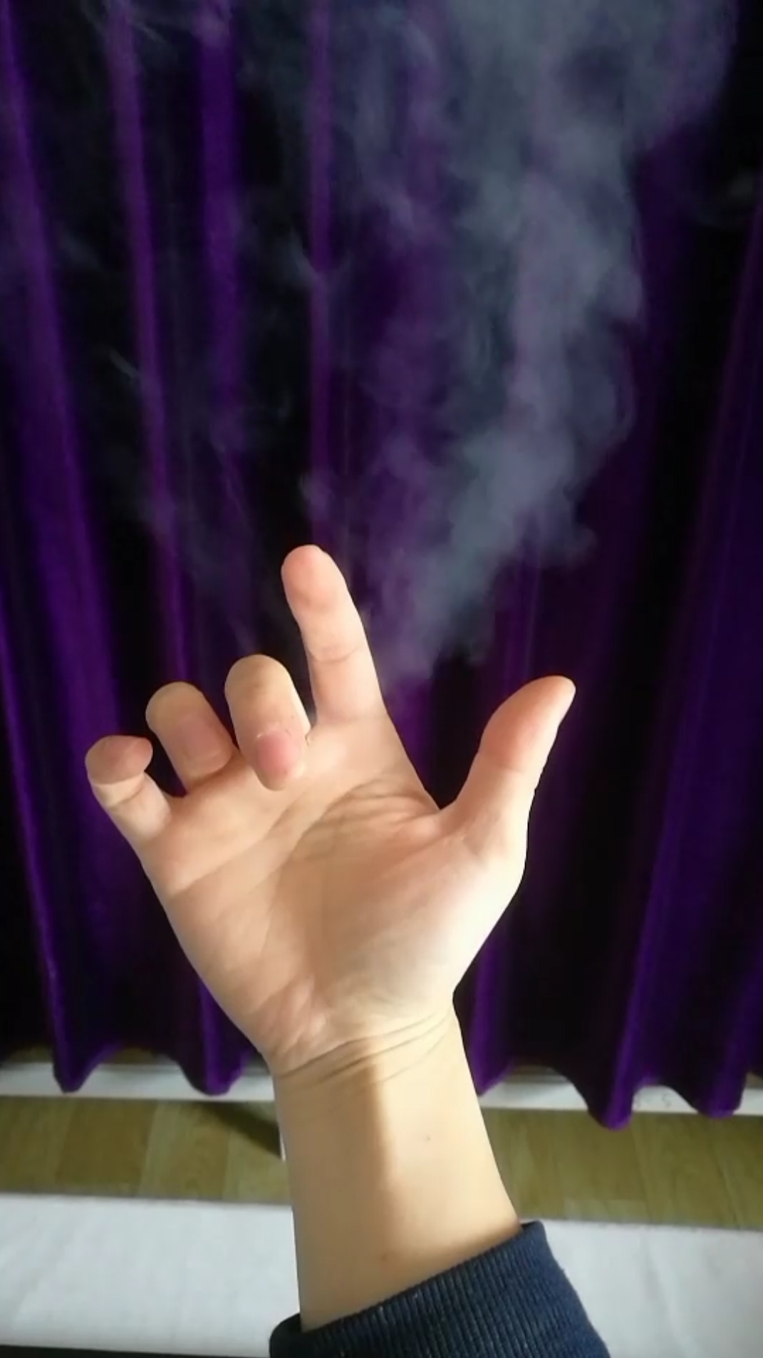 全民独门绝技咖#试想你借张扑克,吹口气颜色和点数没了,牛吧,更牛是