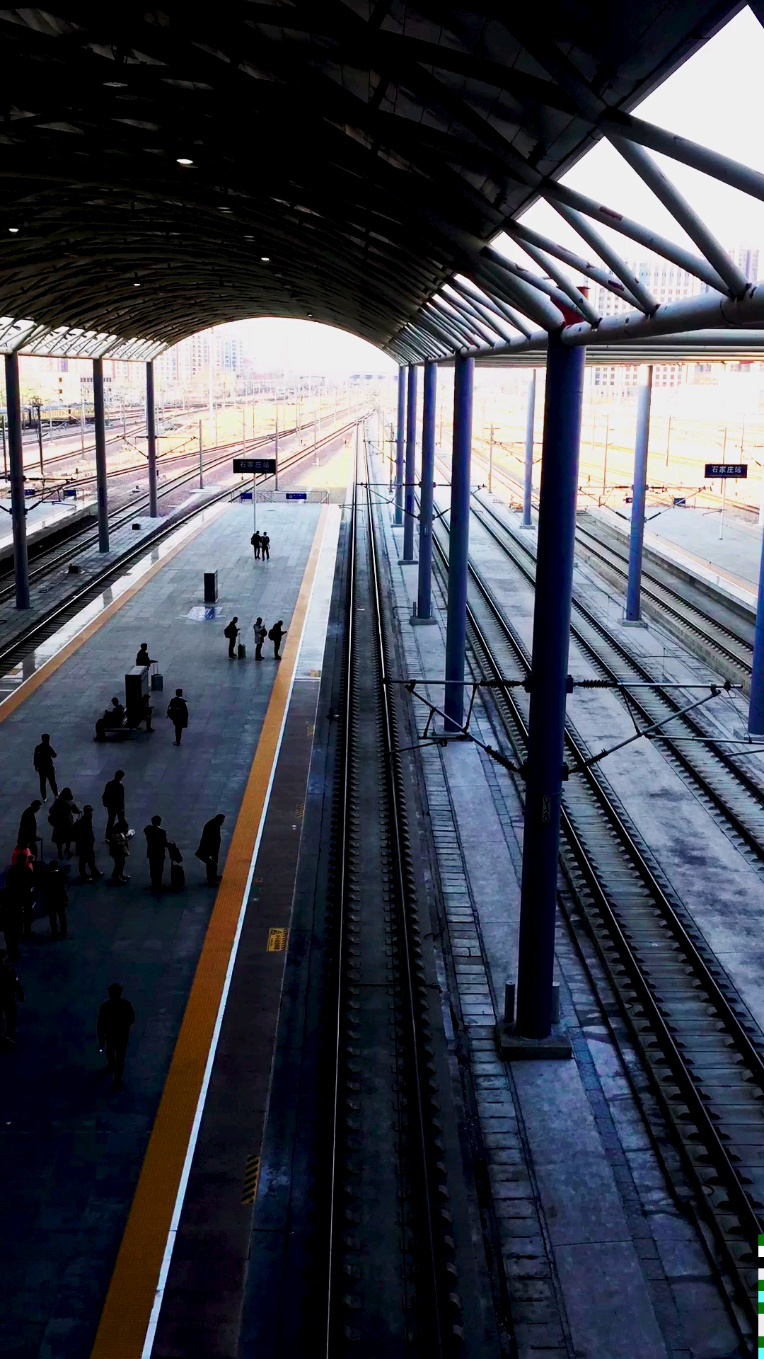 高铁进站全程,看着就感觉自豪