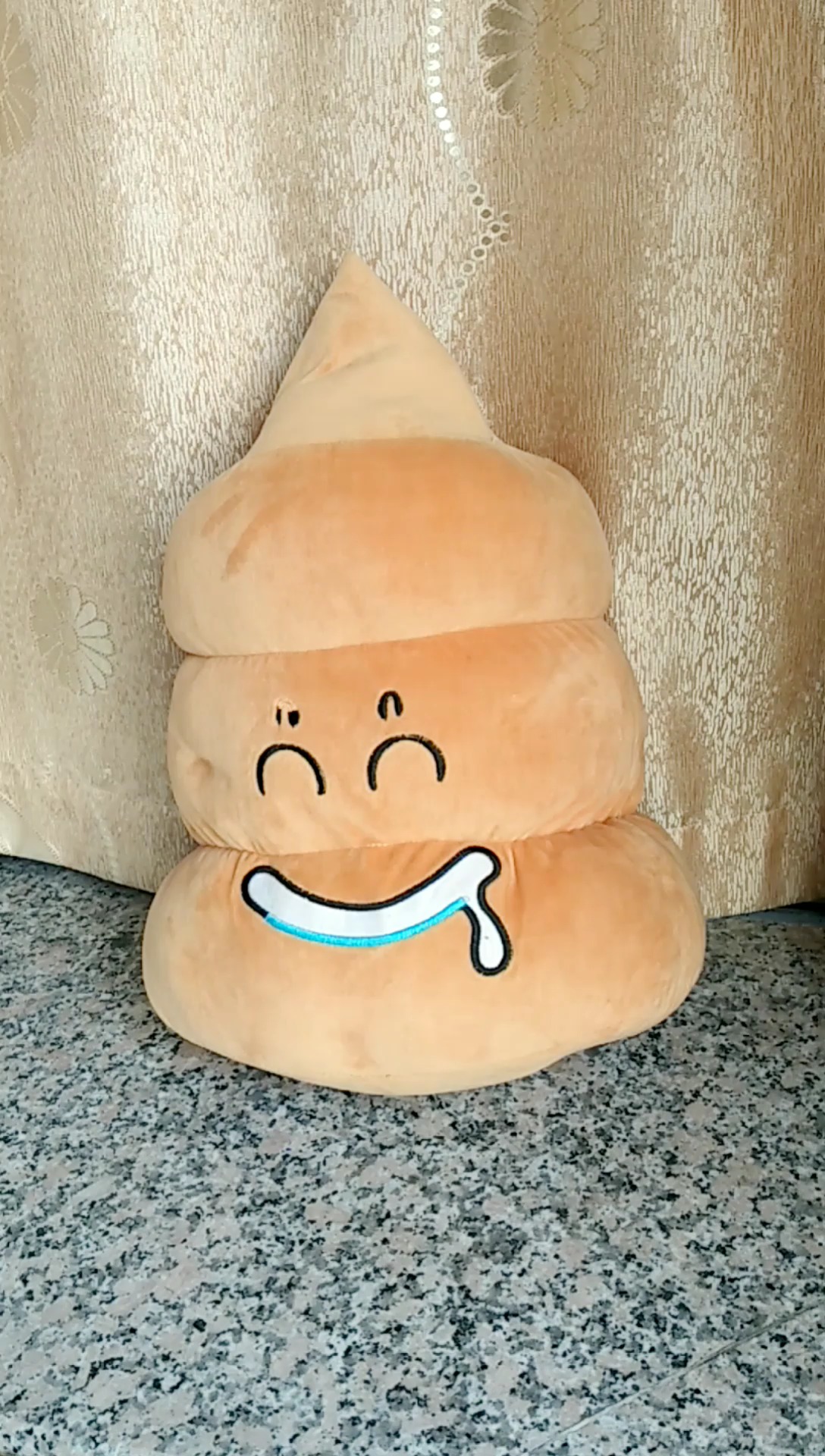 全民好物节#恶搞大便抱枕,你敢送女朋友吗?