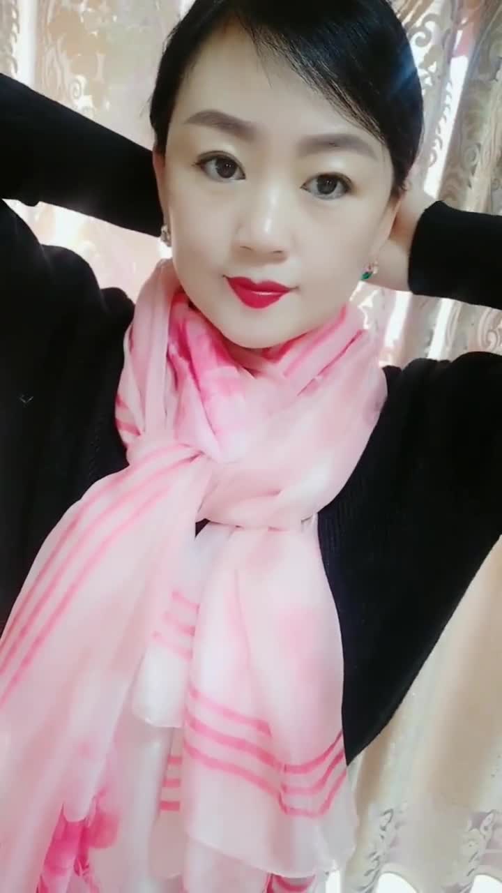 这是我邻居大姐,四十多岁依然风韵犹存,气质真是不一般