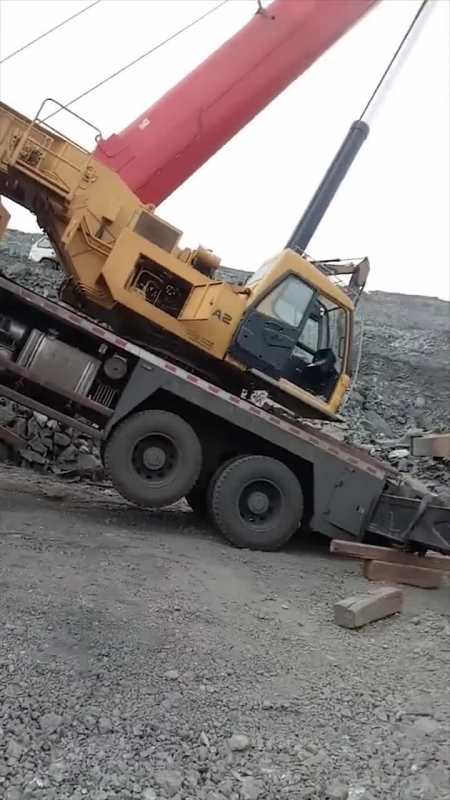 三一吊车救援不成反被伤,一分钱没赚到还得修车,老板人都气疯了!