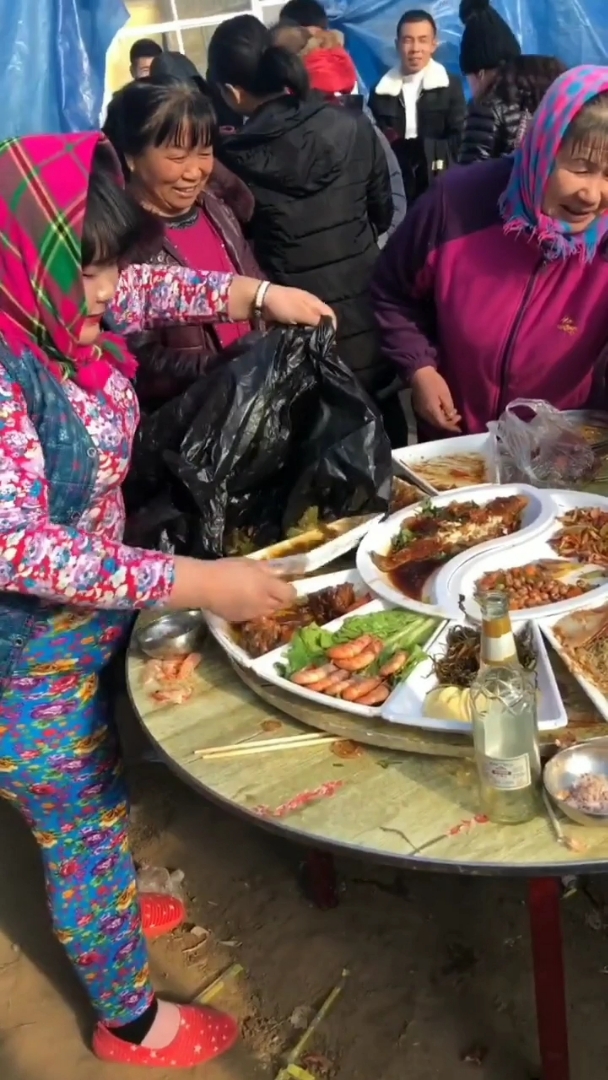 240斤老娘们吃大席(四)