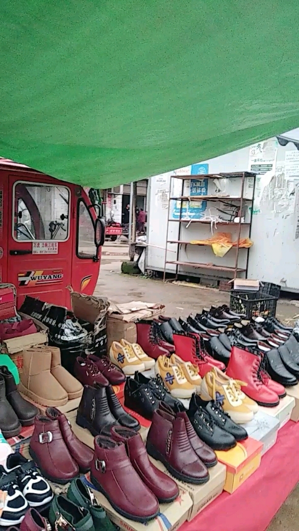 看看我们街上的五元店!