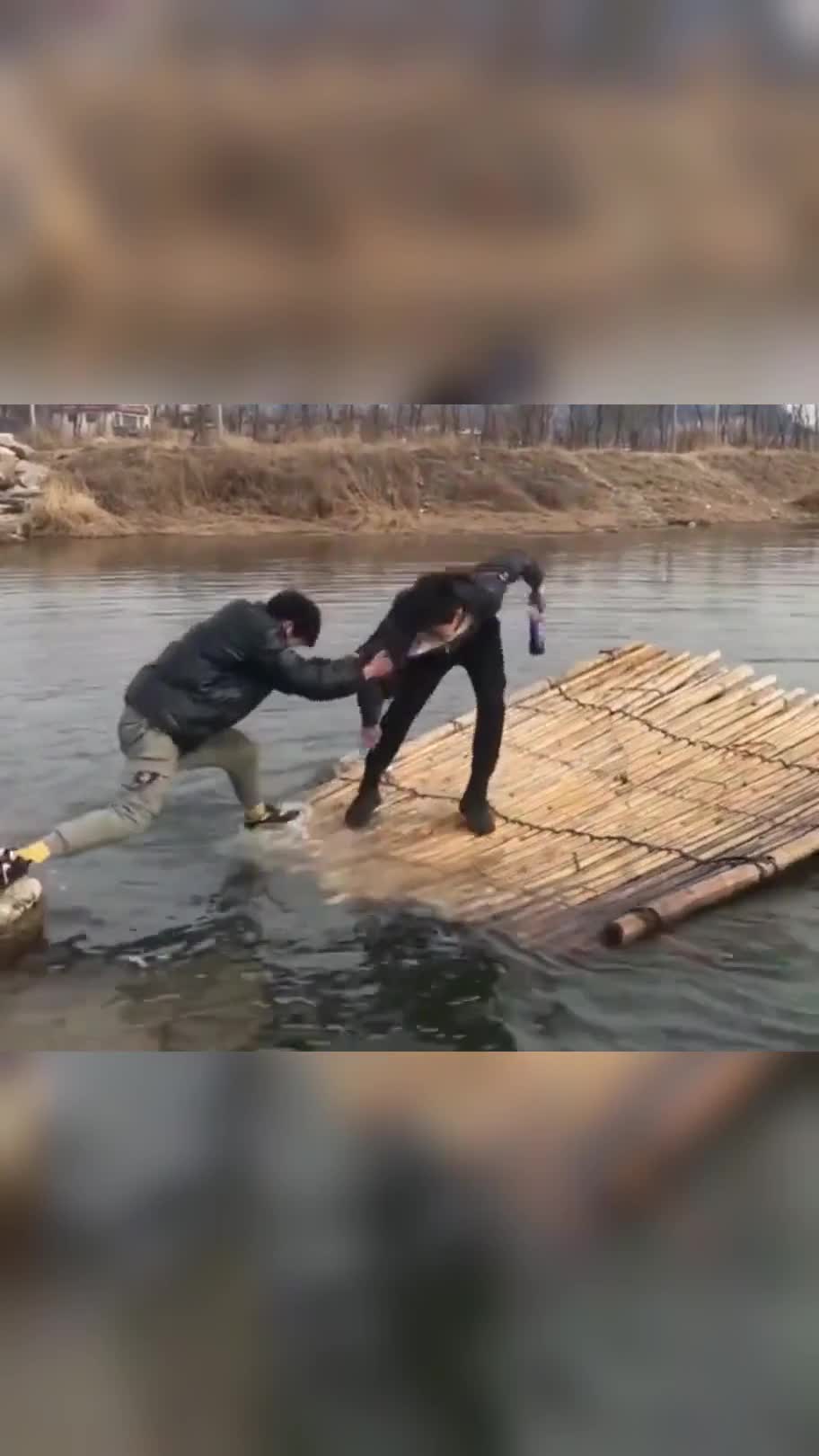 患难见真情,说心里话,拉你下水的哥们绝对不能深交