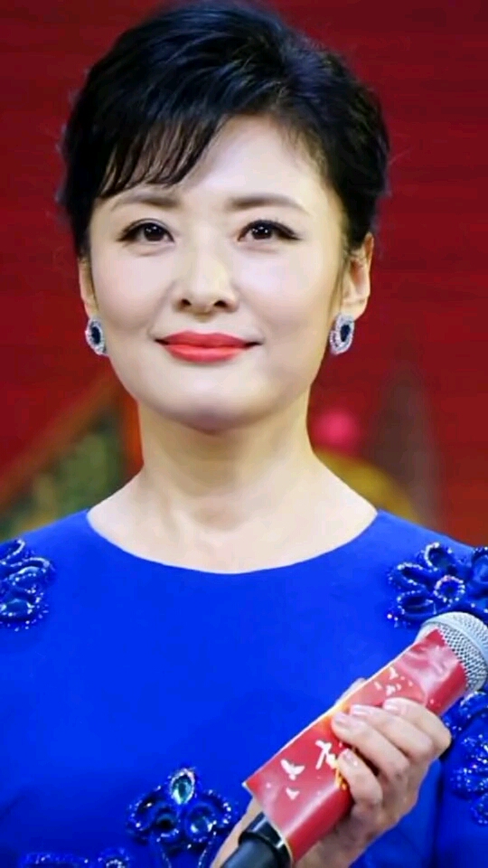 央视最美主持人周涛