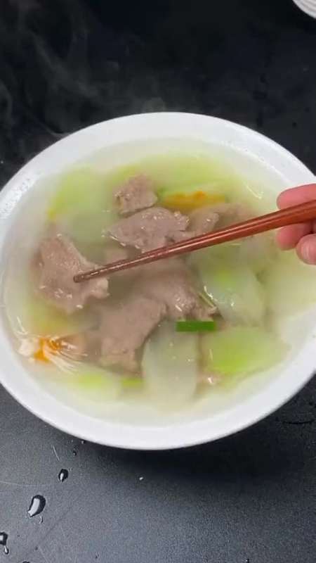 黃瓜肉片湯傳統做法,看著都流口水,一盤不夠喝!