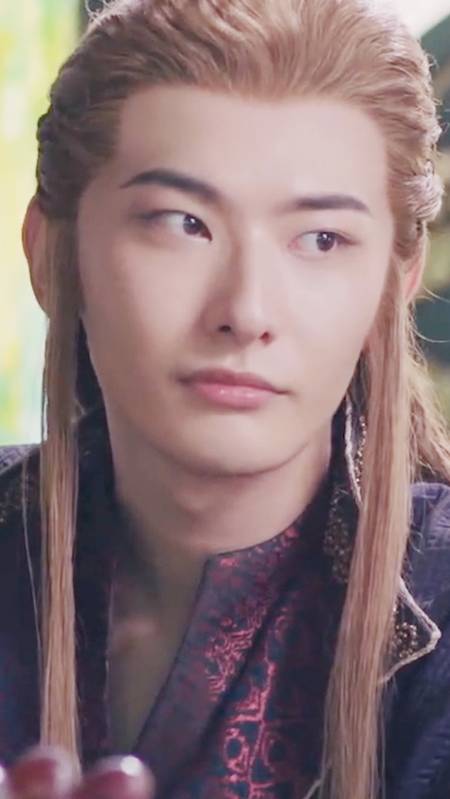 长歌行#《长歌行》漠北王终于暴露"腹黑"本性,死盯着小郡主不放,小嘴