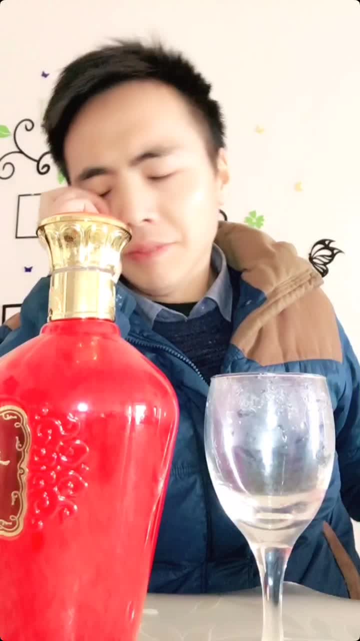 遇到伤心事,说要来一杯,可看到酒瓶那一刻,我跪了!