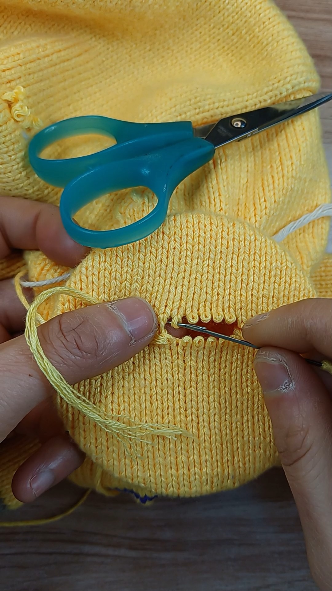 毛衣破洞修补针法视频 织补毛衣破洞慢教程