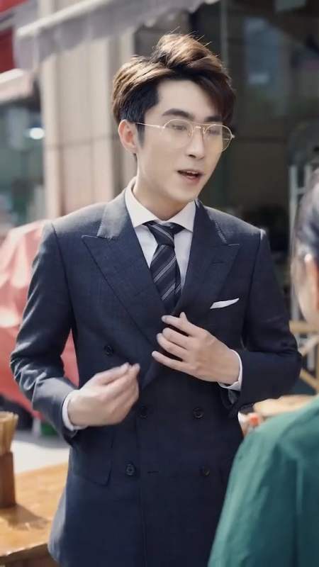 2022-08-07776x醒醒吧张律1.