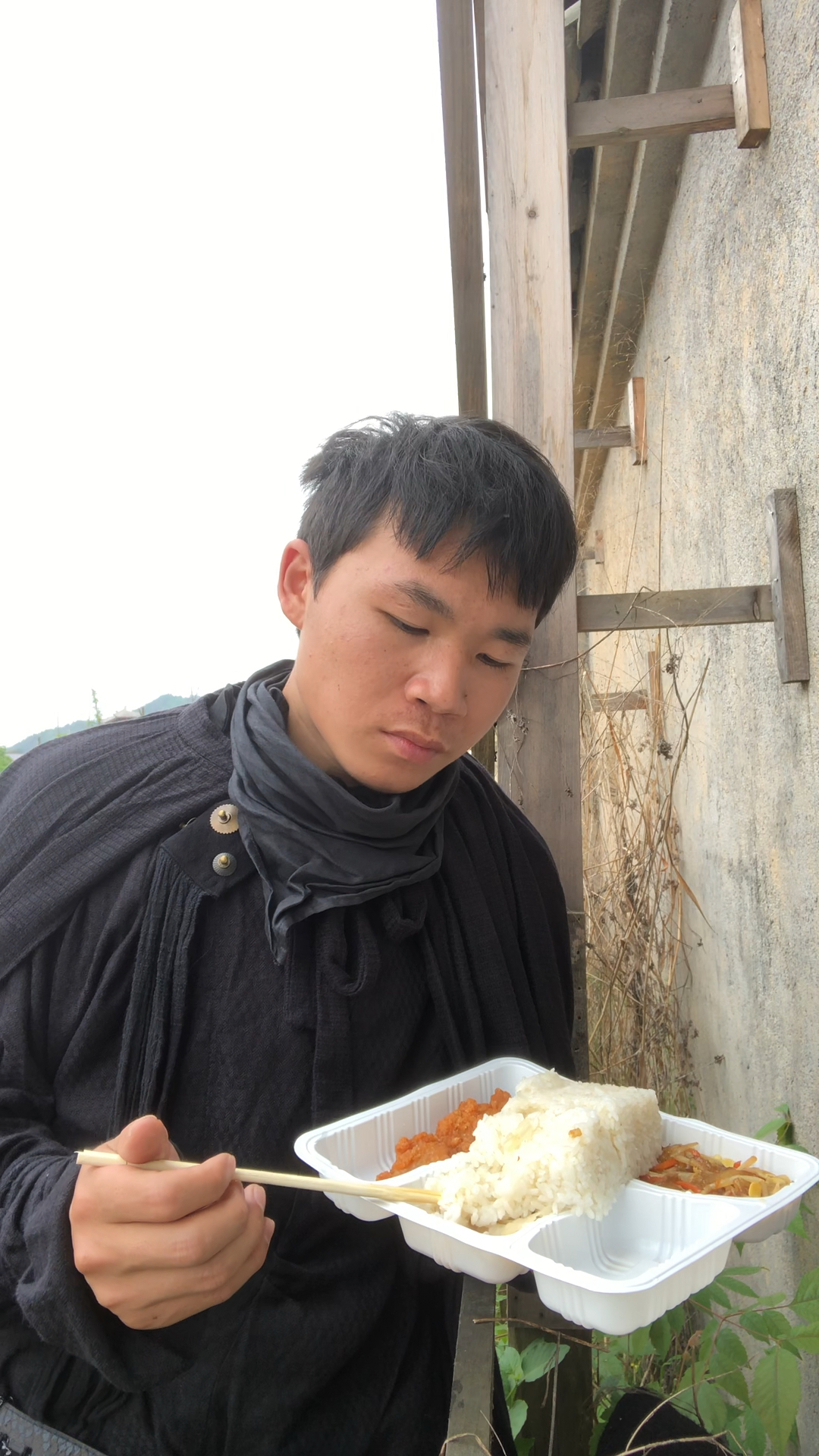 群众演员吃盒饭