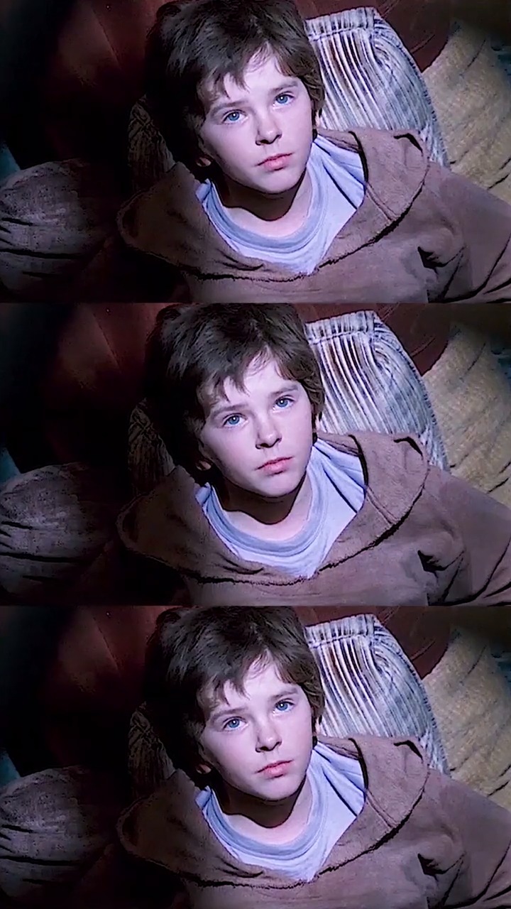 海默小时候太可爱了,当众表演鼻孔吹笛子-度小视