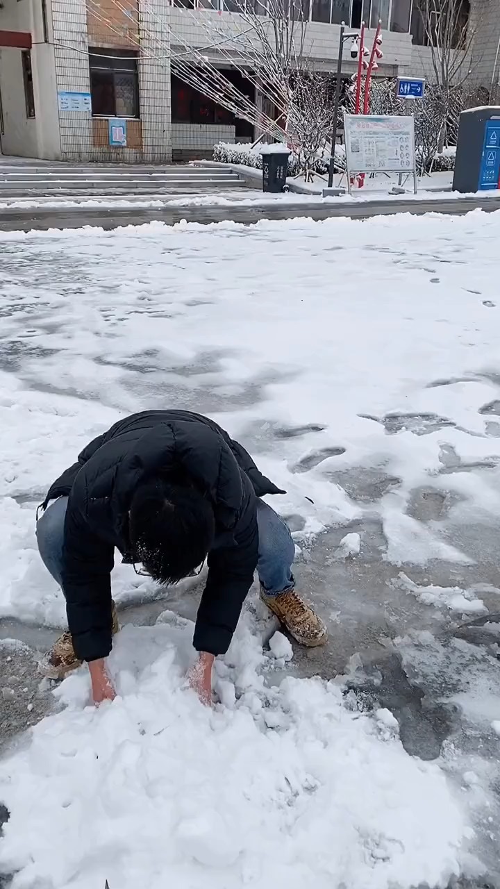 搞笑视频#打雪仗这一块,我还是太年轻了