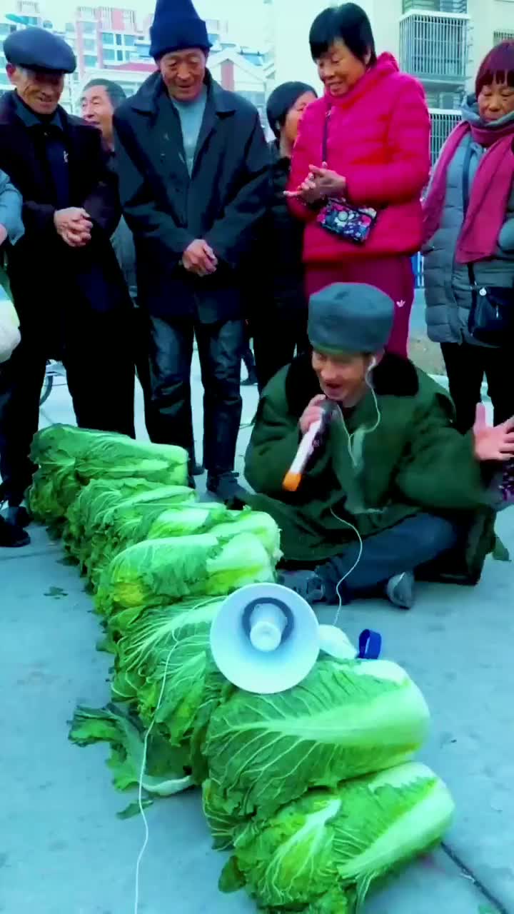 大叔忘情歌唱向天再借五百年,真是好声音