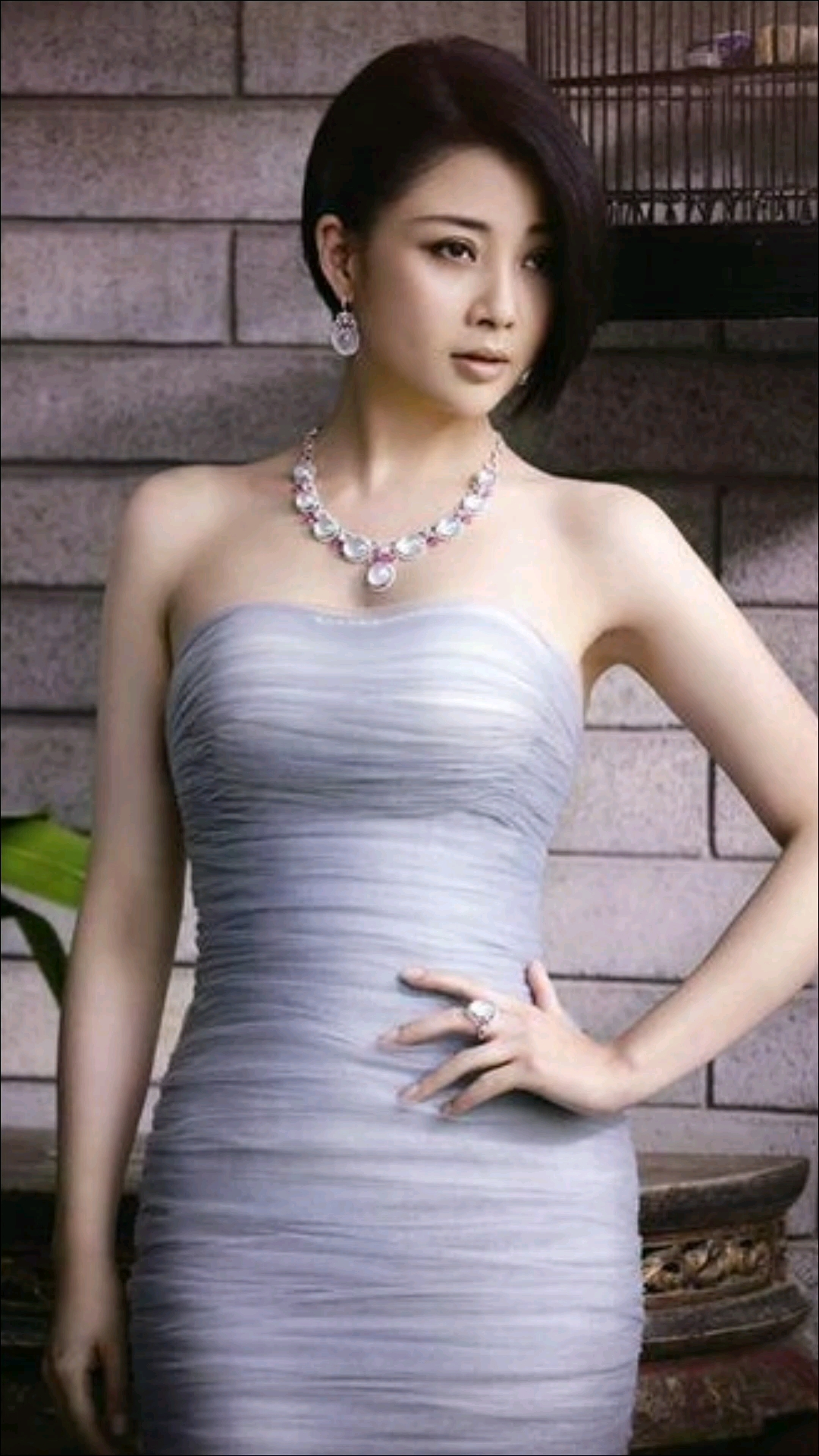 40岁殷桃身材傲人,笑容甜美,御姐气息扑面而来