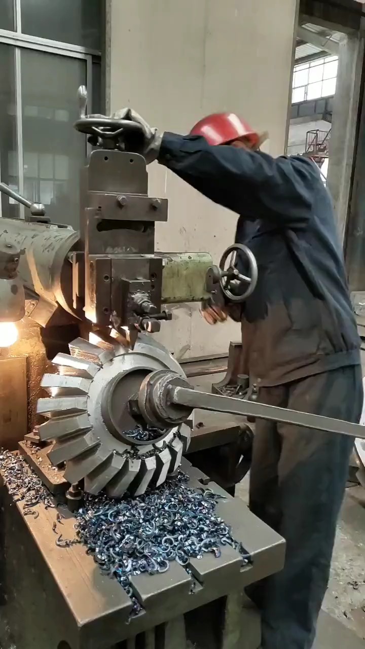 牛头刨价格伞齿轮精度太差,二手滚齿机也不贵啊?