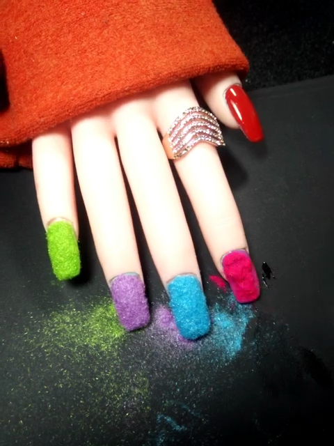 彩色指甲