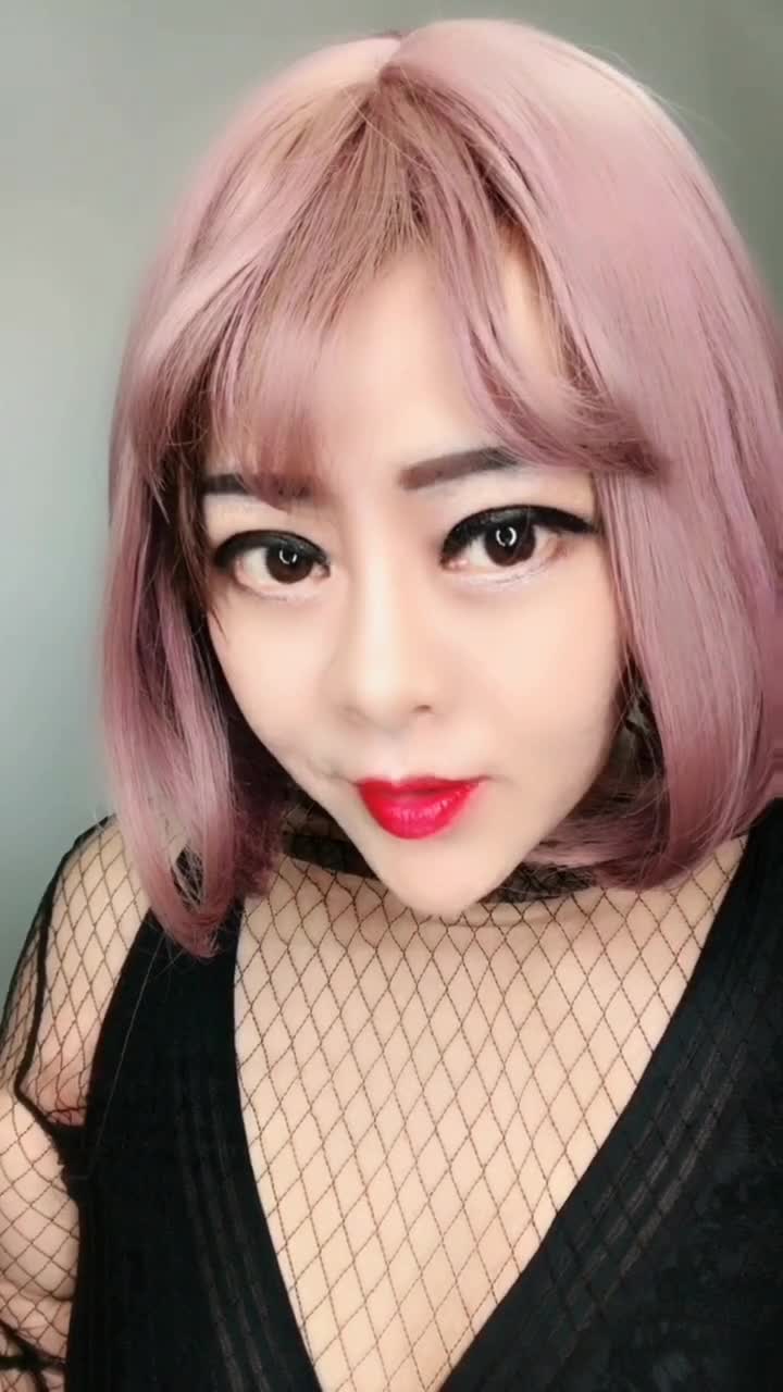 这就是传说中的浓眉大眼睛,直接眼睛大两倍