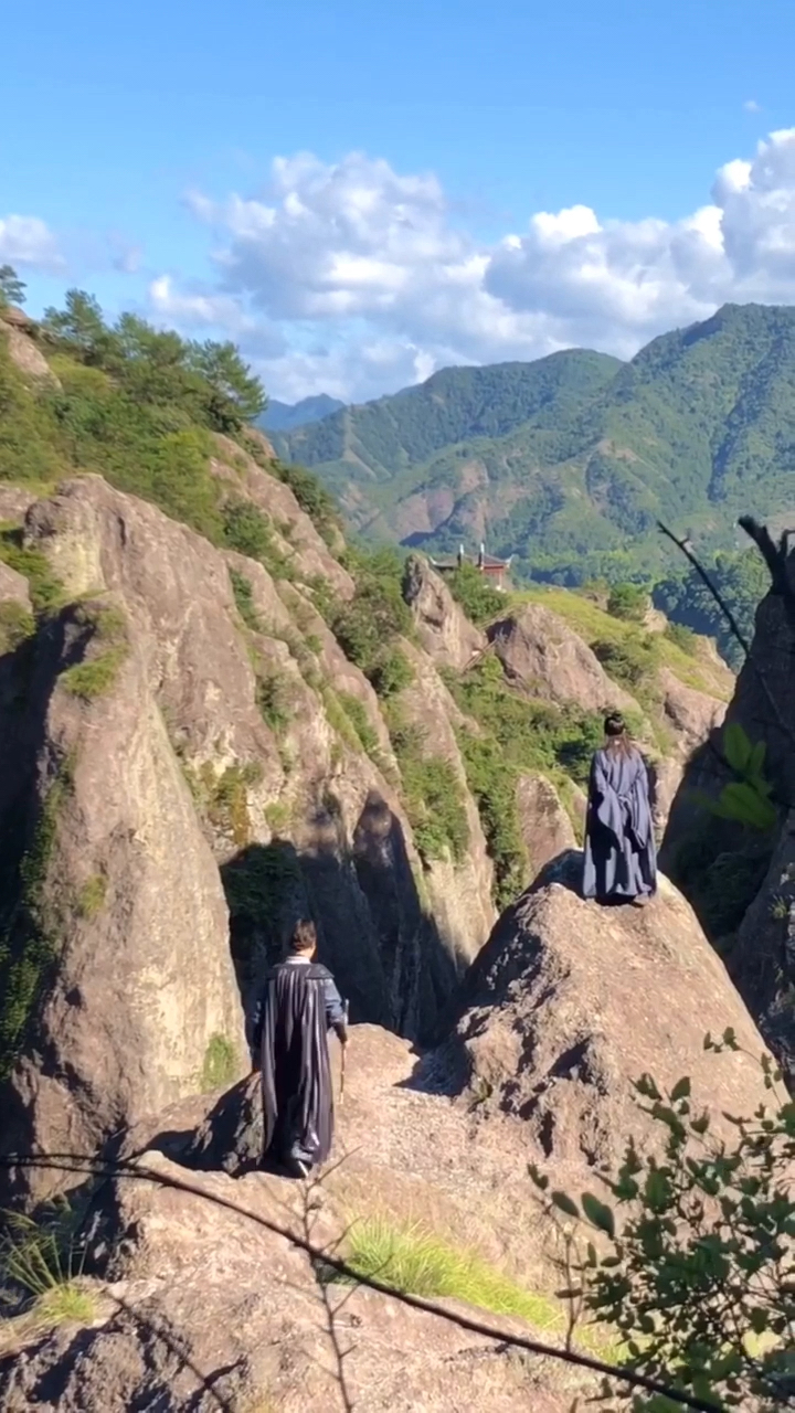 古装电视剧里大侠见面的场景