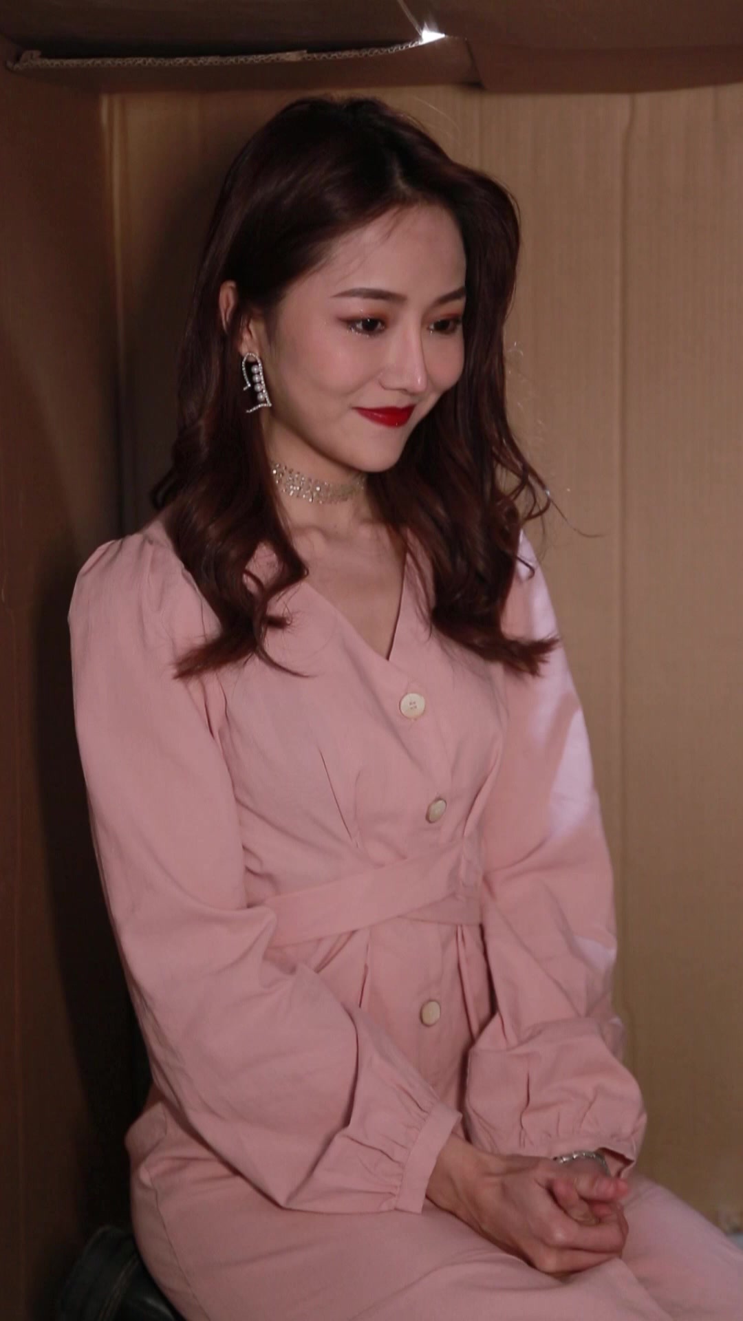 懂车侦探:美女把自己装进箱子当礼物送给男友,结果意外发现男友真面目