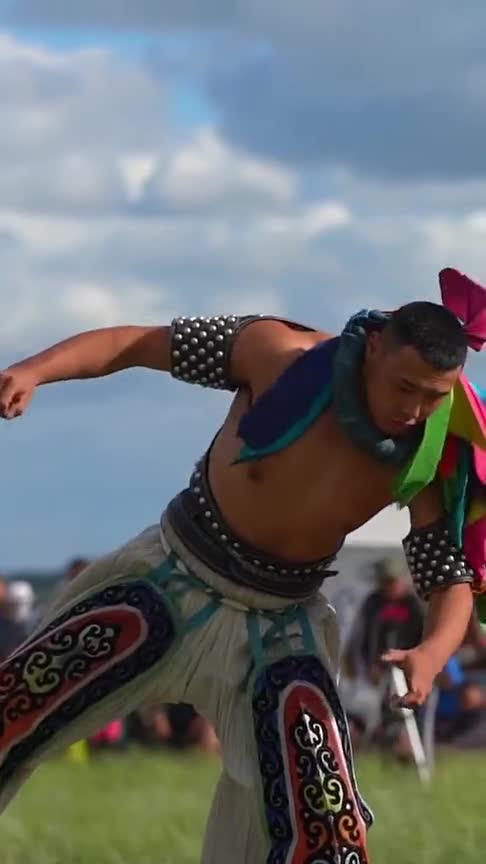 内蒙摔跤盛会,小伙造型霸气风格彪悍,冠军志在必得!