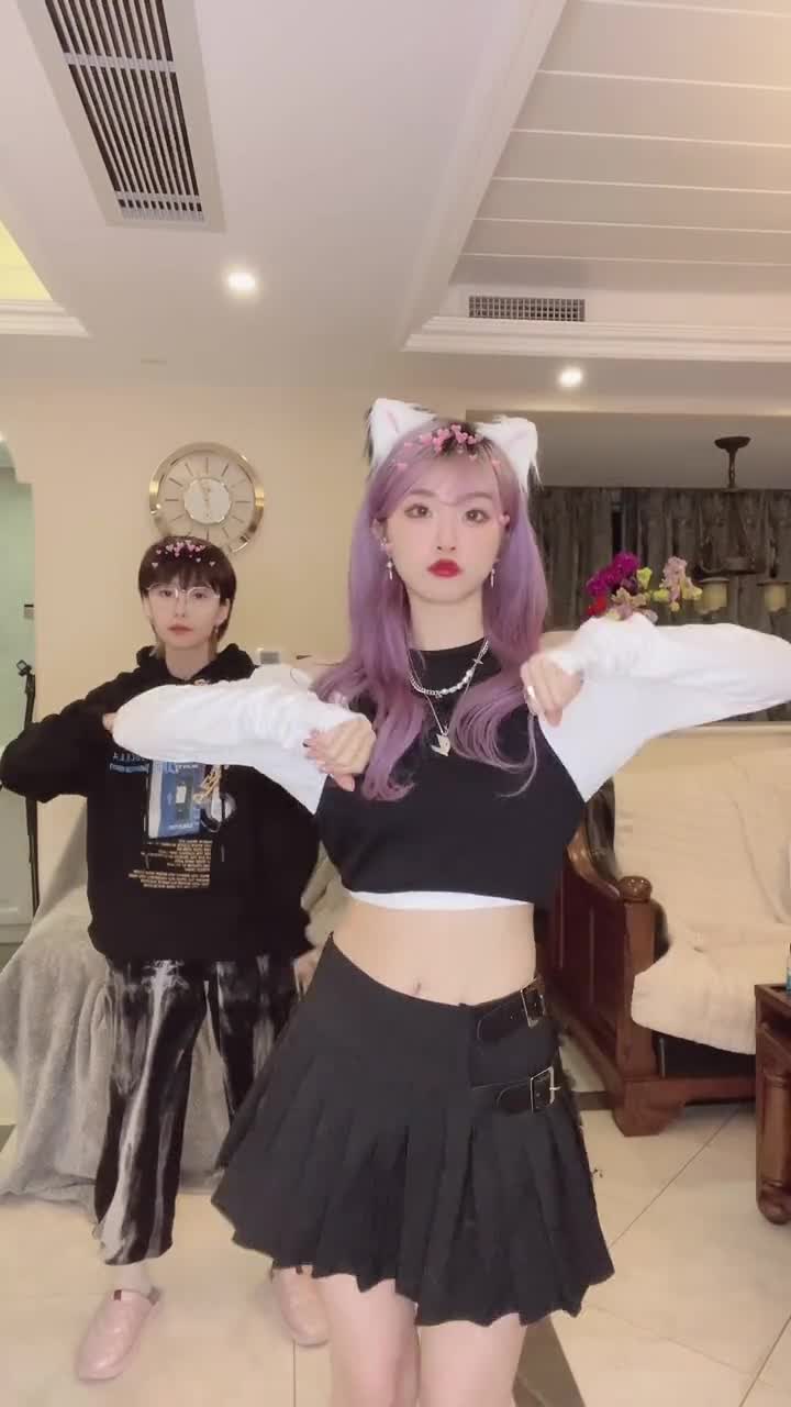 妈沫:看看锅盖穿得多精神@河马君@锅盖wer