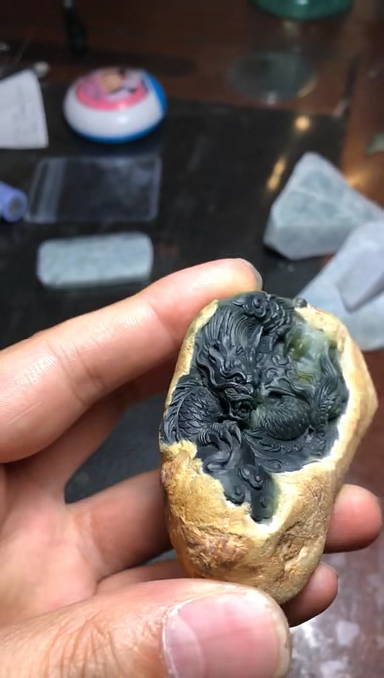 大马坎巧雕 随型龙牌挂件 效果如何?