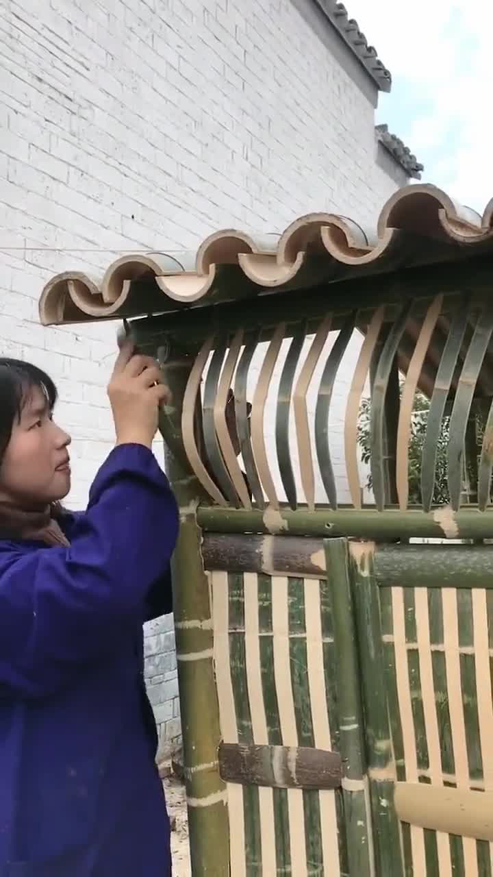 美女手艺优秀,竟用竹子制作的房子,看得我心服口服!