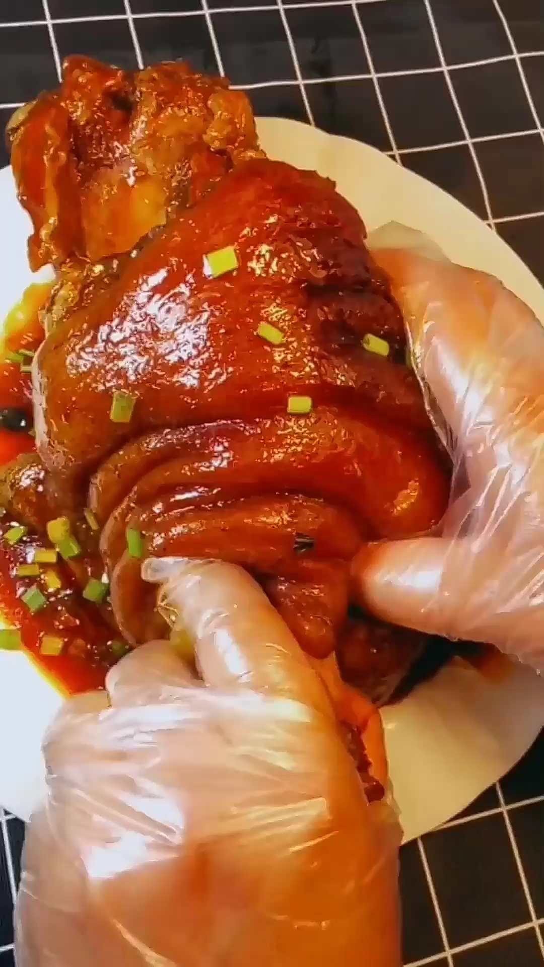 吃大肘子,必须脱骨才过瘾!