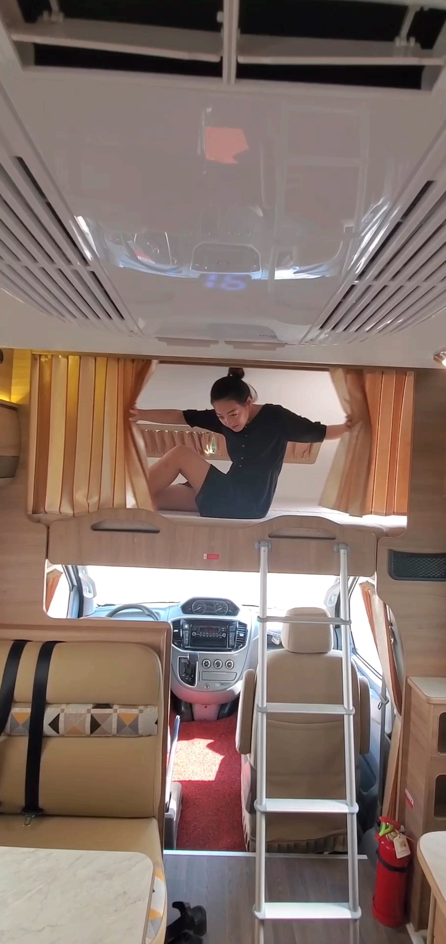 进来的房车朋友,额头床比较舒服