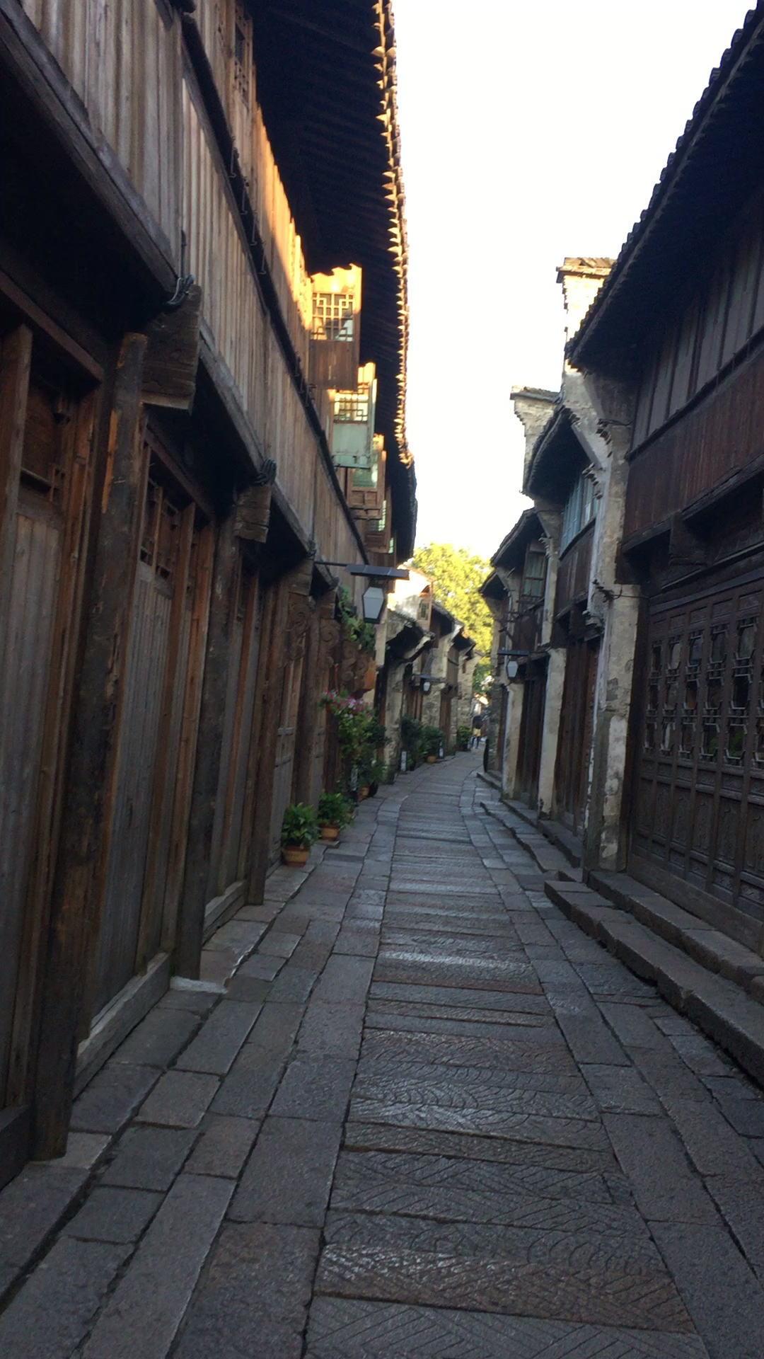 六点的乌镇小巷