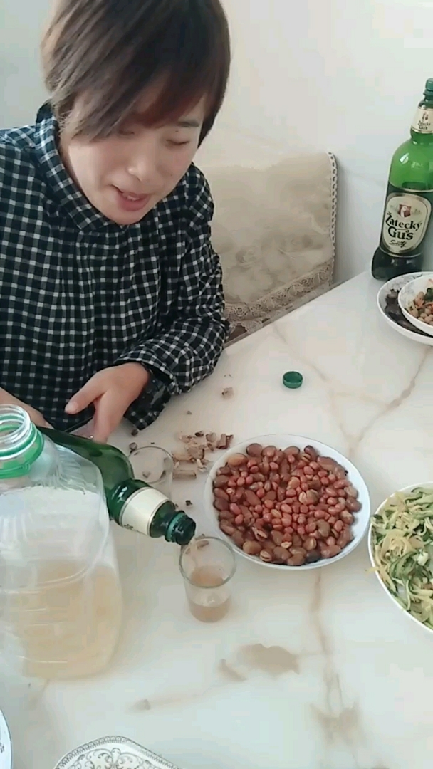 东北人喝酒就是,干了