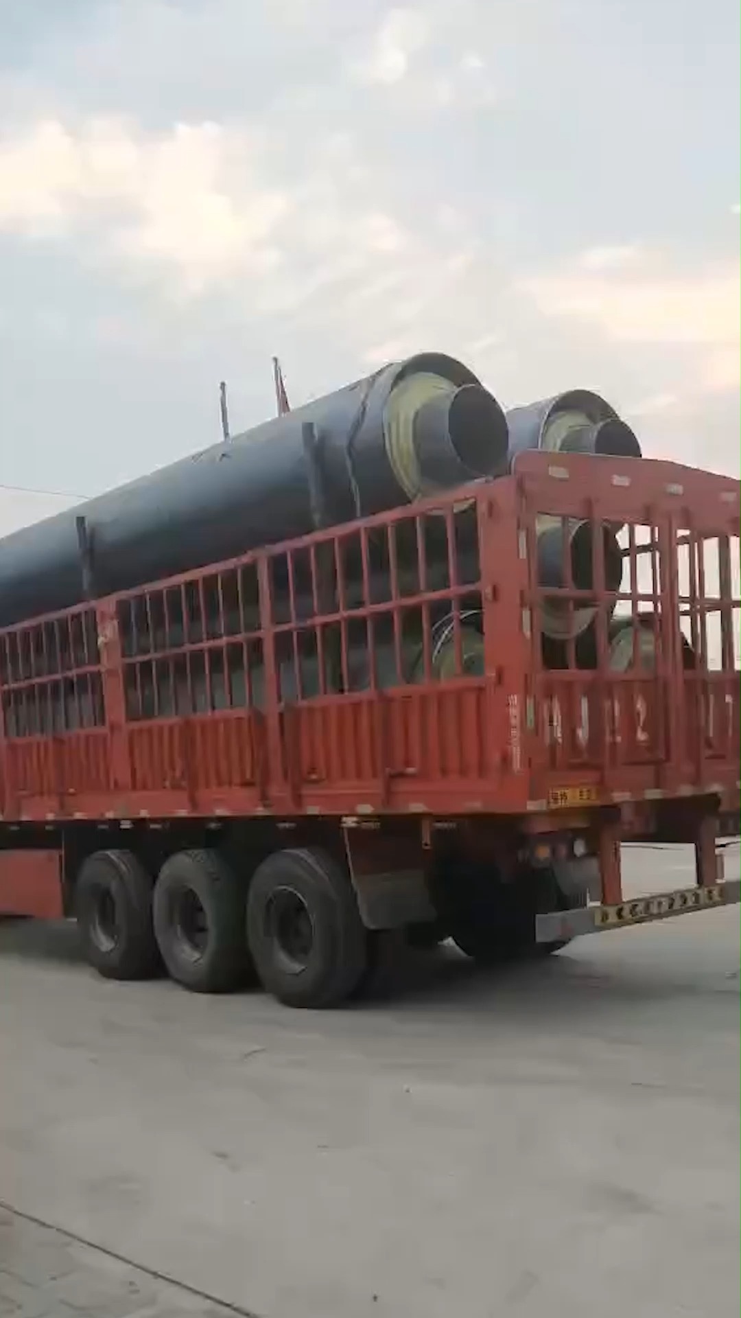 钢套钢蒸汽保温直缝钢管装车发货-万荣防腐保温管道