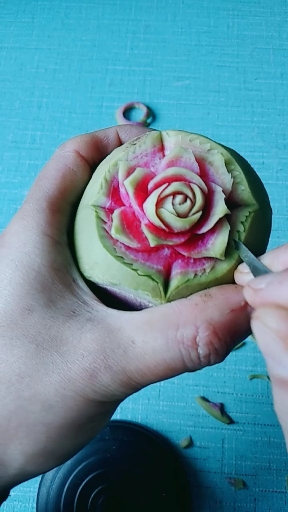 全民独门绝技咖#心里美萝卜造型雕刻