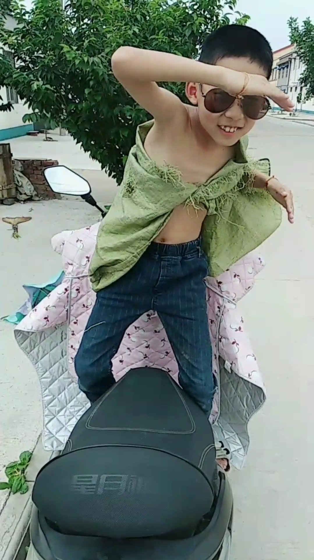 麻袋装变身巴拉小魔仙,还是男孩子版本的