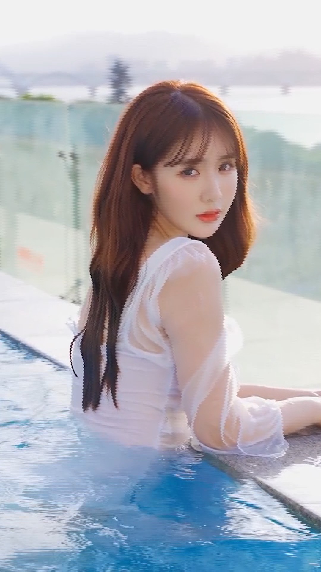 户外泳装美人#玩水的季节马上就过去了,不开心!