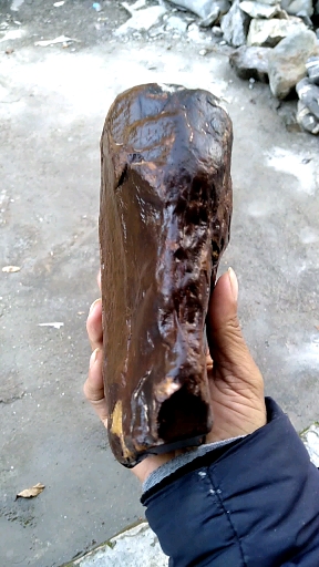 罗甸山流水老皮草花玉(摆件)