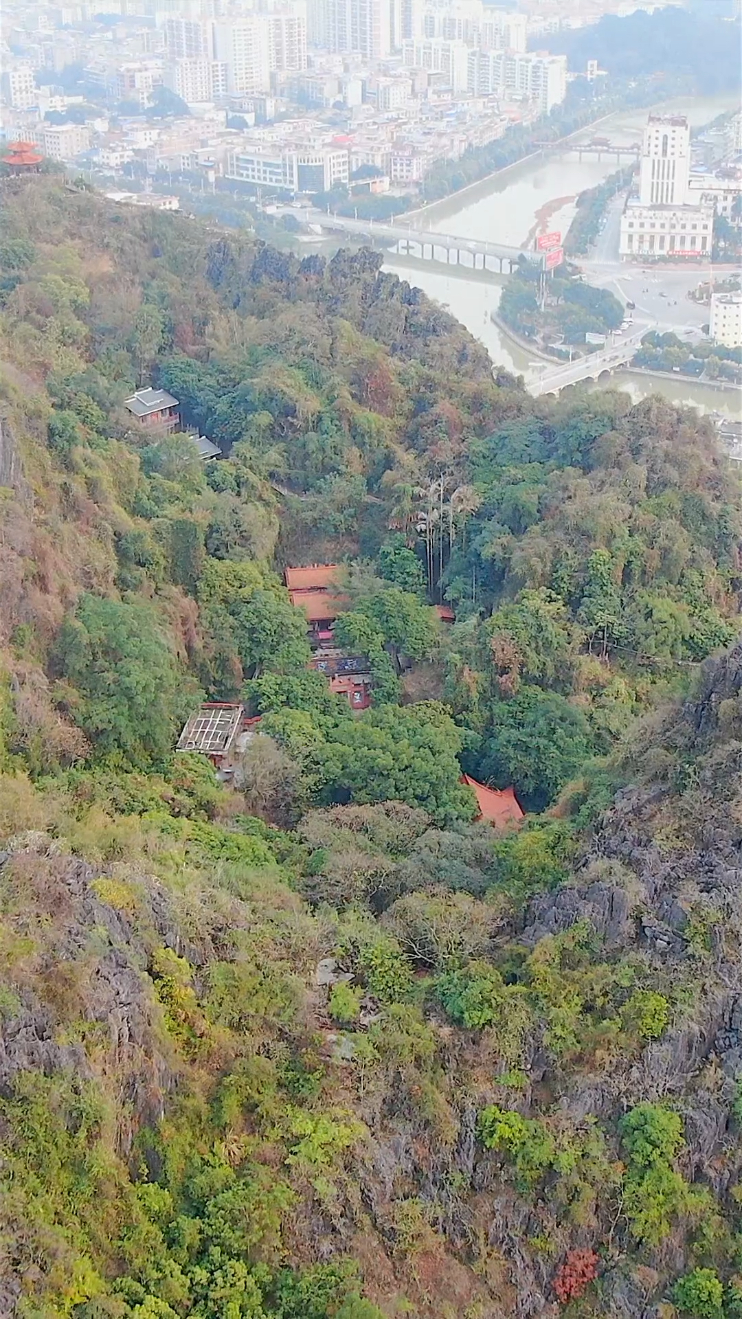 年初四拍摄的六峰山北帝庙.航拍广西灵山-度小视
