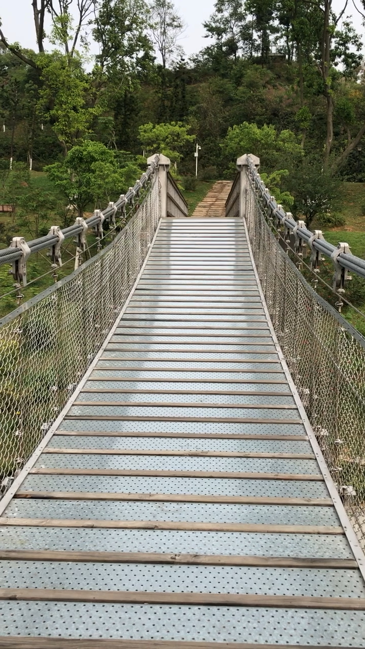 钢索吊桥